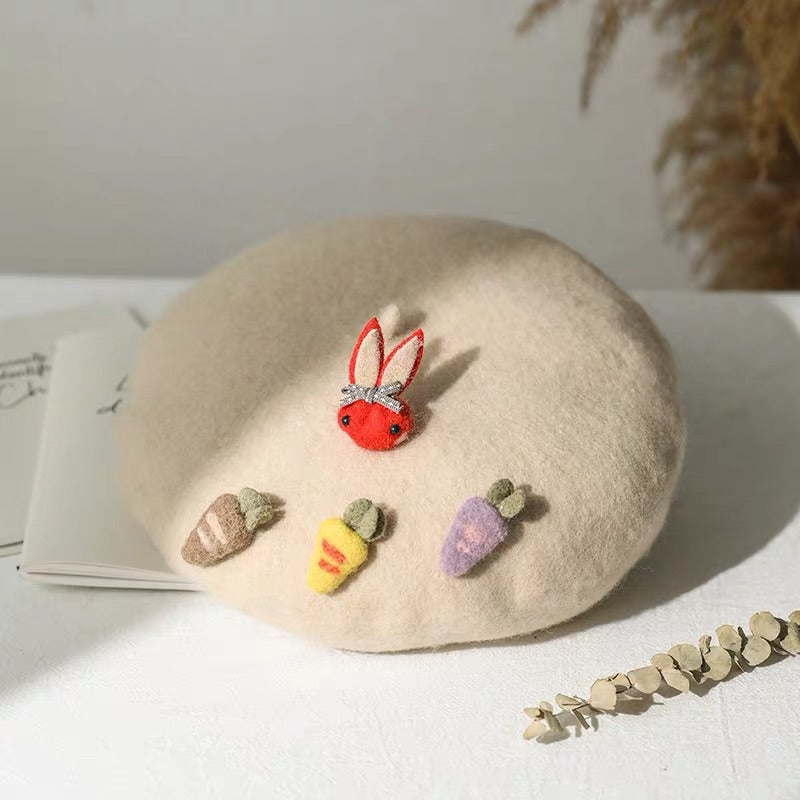 “BUNNY & CARROT” BERET BY11285