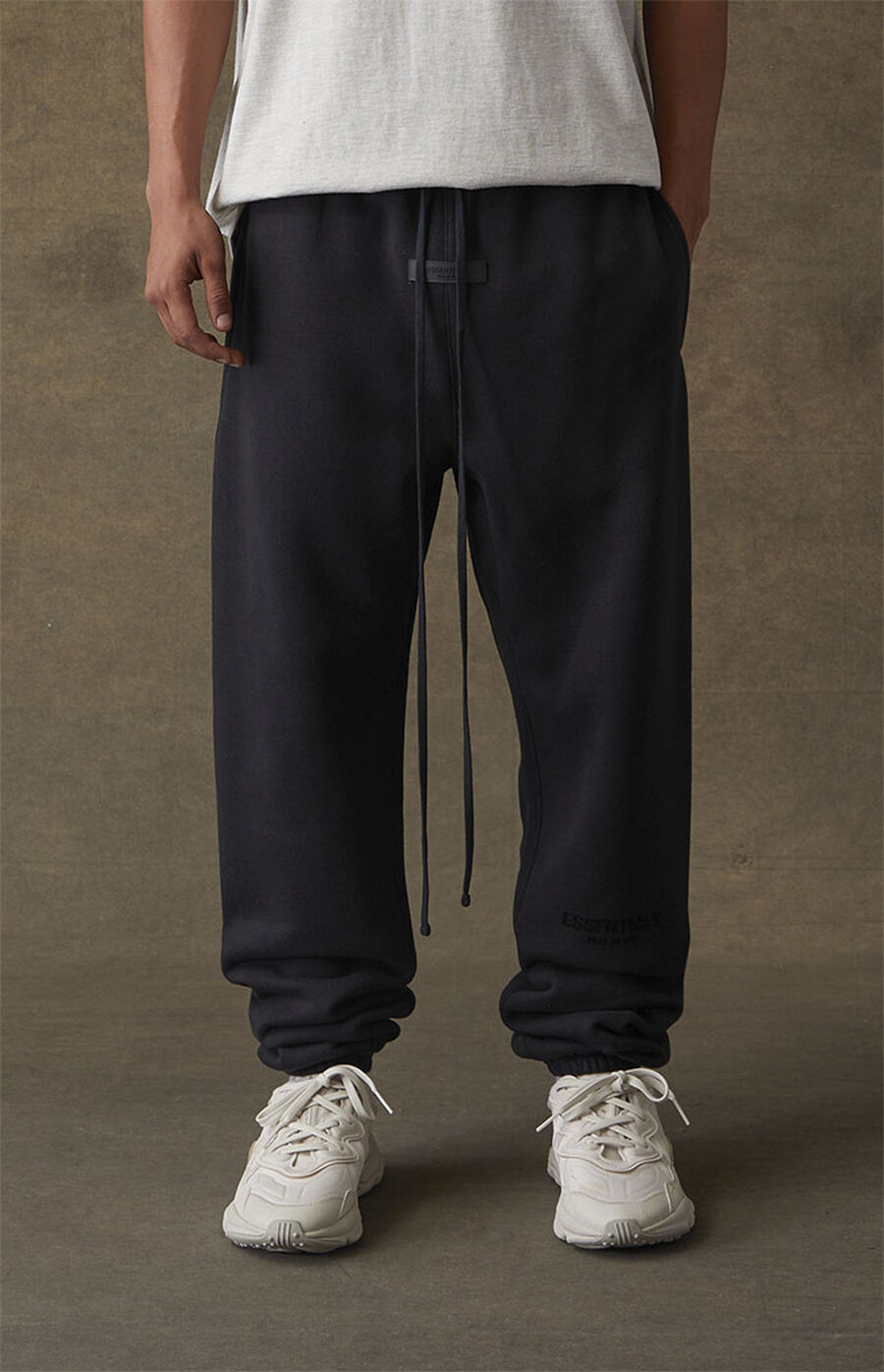 FEAR OF GOD Essentials Felt Logo Sweat Pants Black